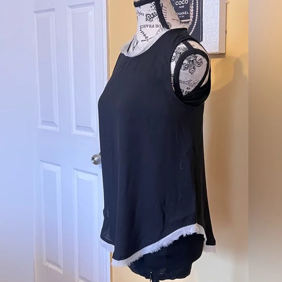 Who What Wear Black Top with White Trim - Picture 10 of 11